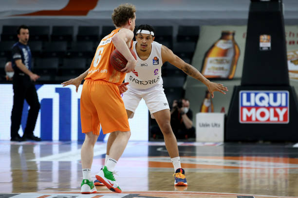 而纽卡斯尔 而纽卡斯尔