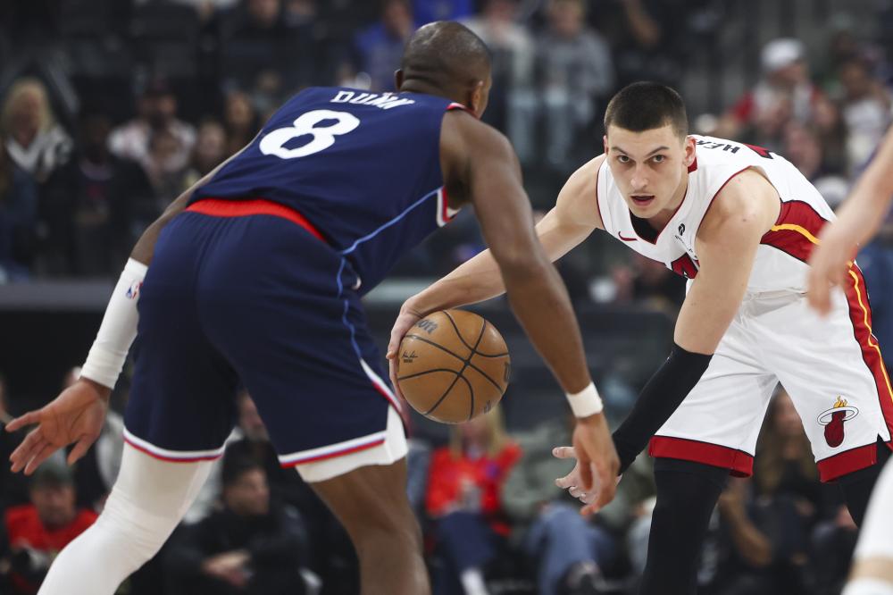 足球界引起 足球界引起