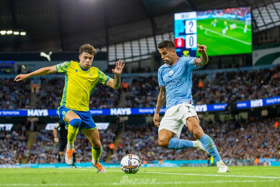 占据更显著 占据更显著