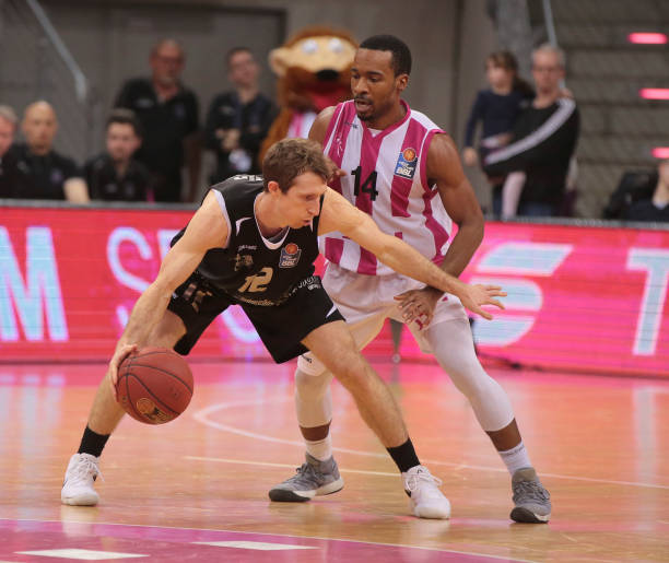 她在关键时 她在关键时